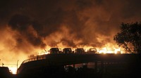 Ledakan itu membuat sekitar lokasi menjadi kebakaran. REUTERS/Stringer.