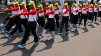 Paskibraka latihan baris-berbaris.