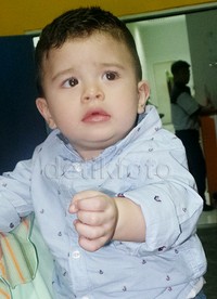 Lagi cemberut pun Azka tetap cute.