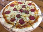 Mamamia! Tipis Mulur Pizza Bertopping Beef dan Lelehan Keju Mozarella