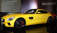 Mercy AMG GT adalah kendaraan sport pertama dengan mesin turbocharge ganda yang dipasang di bagian dalam konfigurasi silinder V (hot inside V).     