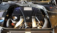Dengan mesin bensin V8 biturbo 4.663 cc yang mampu menyemburkan tenaga hingga 455 tenaga kuda dan torsi maksimal 700 Nm antara 1.800-3.500 RPM. Serta hanya butuh waktu 5 detik untuk bisa melaju 0-100 km/jam. Dan bisa mencapai topspeed 250 km/jam.