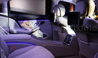 Harga yang diterapkan di Maybach S-Class sudah disesuaikan dengan pajak bea masuk dan nilai tukar dolar terhadap rupiah.