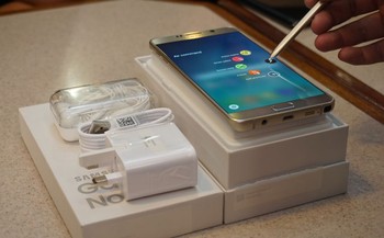 S-Pen masih menjadi andalan di Note 5.