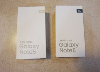 Galaxy Note 5 hadr dengan dua pilihan internal storage: 32 GB dan 64 GB. Unboxing yang dilakukan detikINET ini bukanlah untuk paket penjualan di Indonesia.