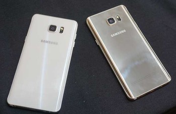 Bagian belakang Note 5. Ponsel ini hadir dengan warna putih, hitam, silver dan emas.