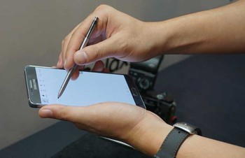 Beragam fitur baru di S Pen. Mulai dari Scroll capture, peningkatan di air command, menulis di pdf dan lainnya.