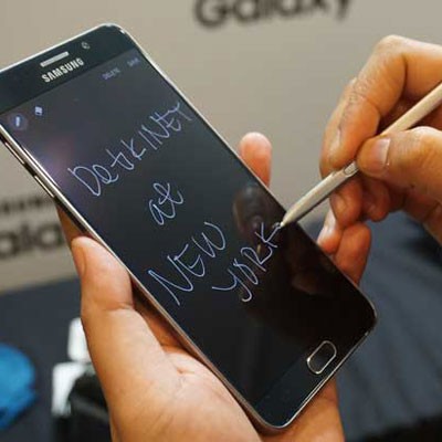Ponsel Powerful Samsung Hantam Big Apple