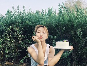 Surprise! Begini Reaksi Luna Saat Terima Pesta Ultah Kejutan dari f(x)
