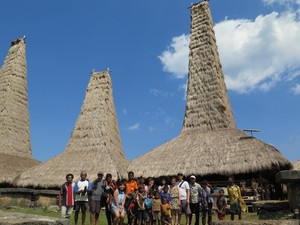 Rumah Adat Tertinggi di Sumba, Atapnya Sampai 35 Meter