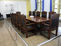 Usai perumusan, Bung Karno membacakan konsep teks Proklamasi yang telah ia tulis dihadapan para tokoh yang telah berkumpul di ruangan ini. Setelah semua setuju, naskah Proklamasi kemudian diketik Sayuti Melik dan ditandatangani Bung Karno (Kurnia/detikTravel)