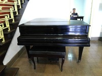 Piano ini ikut andil juga dalam sejarah kemerdekaan Indonesia. Piano dipakai Bung Karno untuk menandatangani naskah Proklamasi (Kurnia/detikTravel)