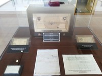 Di lantai dua museum dipajang berbagai benda yang jug aberkaitan dengan kemerdekaan RI. Misalnya radio yang dipakai warga Indonesia untuk mendengar berita kemerdekaan, scan dari naskah Proklamasi dan benda sumbangan keluarga tokoh kemerdekaan (Kurnia/detikTravel)