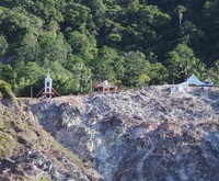 Bukit Kasih adalah salah satu simbol kerukunan beragama yang harus dicontoh di setiap tempat di Indonesia. Setidaknya ada 5 rumah ibadah yang berdiri berdekatan di sini (Shafa/detikTravel)