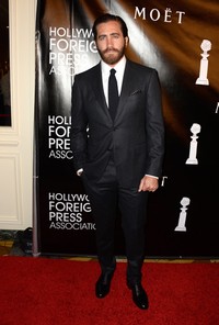 Jake Gyllenhaal makin maskulin dengan wajah brewokan. Frazer Harrizon/Getty Images/detikFoto.