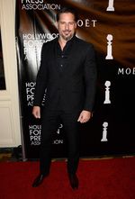 Nick Jonas hingga Jake Gyllenhaal Tampan Bergaya Necis