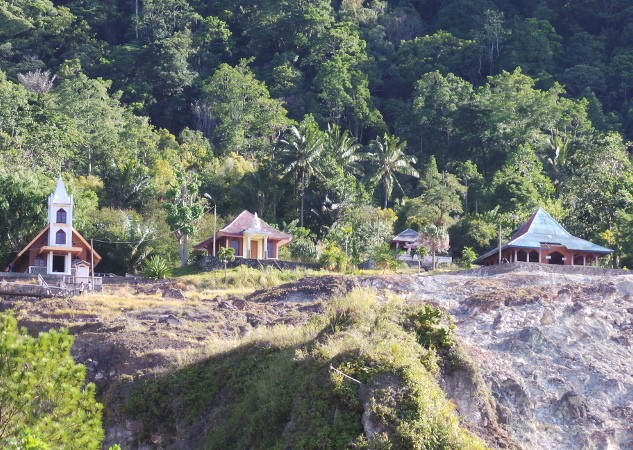 Wajib Dicontoh! 5 Rumah Ibadah Damai Berdampingan di Bukit 