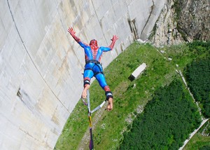8 Lokasi Bungee Jumping Tertinggi di Dunia (1)