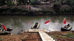 Bendera Merah Putih Dikibarkan di Kali Ciliwung