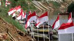 Bendera Merah Putih Dikibarkan di Kali Ciliwung