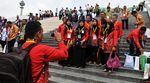 Warga Asyik Foto-foto di Gedung Kura-kura DPR