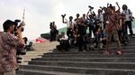 Warga Asyik Foto-foto di Gedung Kura-kura DPR