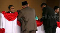 Lambang HUT ke-70 RI juga terpasang dalam ukuran besar.