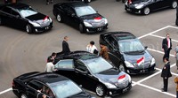 Menlu Retno langsung menaiki mobil yang sudah menunggu. Pool/Lamhot Aritonang/detikFoto.