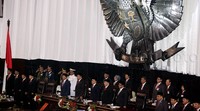 Sidang tahunan MPR ini dihadiri seluruh pejabat tinggi negara dan para duta besar negara sahabat.