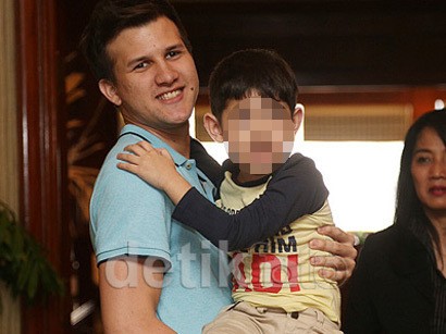 Dikasari Stuart, Anak Risty Tagor Trauma