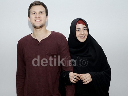 Risty Tagor Ditinggal Pergi Stuart Saat Opname di Rumah Sakit