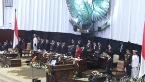 Di Depan DPD, Jokowi Janji Bangun Tol dan Kereta di Jawa Hingga Papua