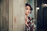 Sama seperti Yuri, Sooyoung juga kenakan dress bernuansa floral. (SMTOWN)