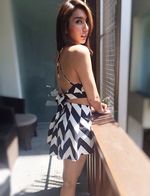 Tyas Mirasih Seksi Berbikini di Pantai