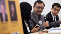 Ketua Asosiasi Asuransi Jiwa Indonesia (AAJI) Hendrisman Rahim, Country Chair MDRT Indonesia Lucy Dewani, dan Committee Chair MDRT Day 2015 Siwan memberikan konferensi pers di Gedung AAJI, Jakarta, ‎Jumat (14/8/2015).