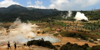Dari 1.403,5 MW yang sudah termanfaatkan, salah satunya adalah Pembangkit Listrik Tenaga Panas Bumi (PLTP) milik PT. Geo Dipa Energi di Dataran Tinggi Dieng, Banjarnegara, Jawa Tengah yang berkapasitas 60 MW.