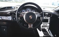 Salah satunya adalah Porsche 911S ini bukan Porsche 911 pertama dengan posisi setir tengah, setelah sebelumnya 2012 lalu juga ada Porsche 911 Cabriolet yang juga memiliki setir di tengah. Pool/Porsche.