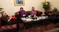Sementara Din Syamsuddin mengatakan adanya forum internasional di Turki dan Inggris itu menunjukkan agama punya peran penting dalam mengatasi masalah perubahan iklim maupun pemanasan global. Indonesia diharapkan bisa menunjukkan peran dan posisinya di dunia global tersebut.
