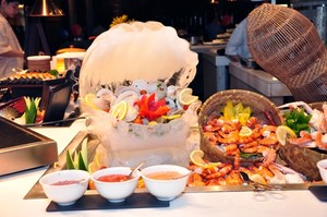 Ada BBQ Prime Ribs, Tempura dan Mie Bakso di Brunch Spesial Rasa Restaurant