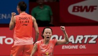 Ekspresi Zhang Nan dan Zhao Yunlei usai memenangi pertandingan. REUTERS/Beawiharta.