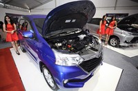 Pada Kamis 13 Agustus, Avanza dan Veloz diluncurkan di Grand City Mall Surabaya, Medan Fair, dan Hotel Aryaduta Palembang.
