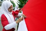 Rayakan 17-an Warga Pekojan Lomba Jahit Bendera Merah Putih