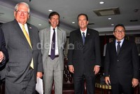 Ketua MPR RI Zulkifli Hasan berfoto bersama delegasi kongres Amerika Serikat