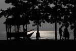 Menikmati Matahari Terbenam di Pantai Guci Batu Kapal