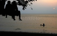     Pantai Guci Batu Kapal yang terletak di Desa Maja, Kalianda, Lampung Selatan ini menawarkan keindahan alam yang sangat cantik.