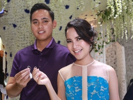 Adat Jawa Jadi Tema Utama di Pernikahan Chacha Frederica