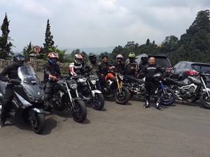 Komunitas Menikmati Alam Indonesia Sambil Menggeber Moge Yamaha