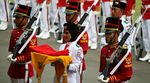 Upacara Penurunan Bendera Merah Putih di Istana