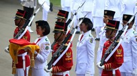 Maria Felicia Gunawan, siswi dari SMAK Penabur Gading Serpong terpilih sebagai pembawa bendera merah putih.