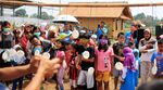 Serunya Lomba Makan Kerupuk di Bekasi